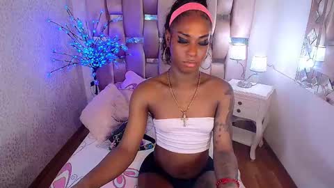 Nathaly online show from November 15, 5:25 pm