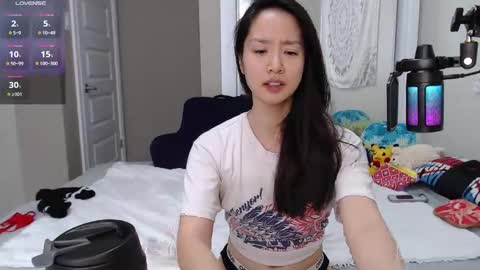 Snapshot of marissapeach chatting on December 1, 4:43 pm MarissaPeach online show from December 1, 4:43 pm