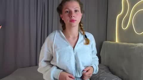 Molly online show from October 6, 6:15 pm
