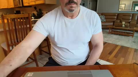 Mark online show from March 5, 1:06 pm