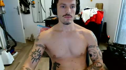 mark_hau online show from July 31, 12:28 pm