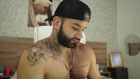 Snapshot of mark_hazze chatting on February 20, 1:25 am Mark online show from February 20, 1:25 am