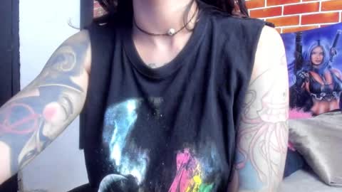 Snapshot of marllena chatting on February 11, 11:53 am mar online show from February 11, 11:53 am