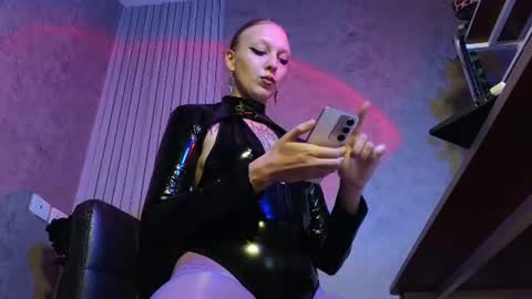 Ultimate Goddess online show from June 27, 10:10 am
