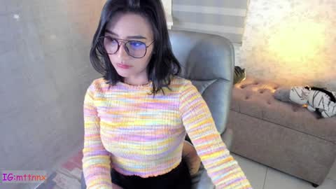 Snapshot of martiiinaa_ chatting on January 15, 5:40 am Martina online show from January 15, 5:40 am