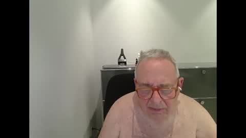 martin_1947 online show from September 18, 10:03 pm