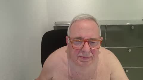 martin_1947 online show from November 23, 9:24 pm