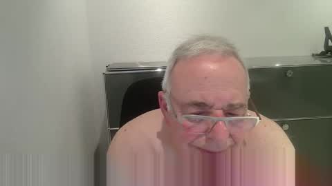 martin_1947 online show from April 12, 9:41 pm
