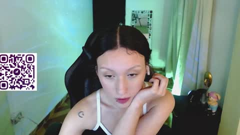 Snapshot of martina_adams chatting on January 4, 5:37 am mari online show from January 4, 5:37 am