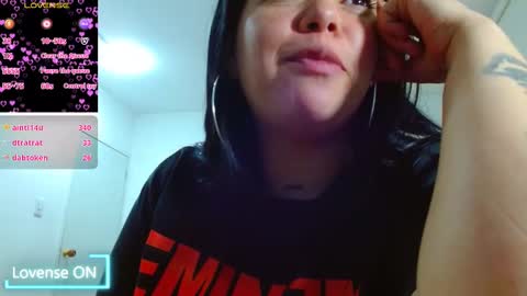 Snapshot of martina_tay chatting on February 14, 9:03 am Hey im martina online show from February 14, 9:03 am