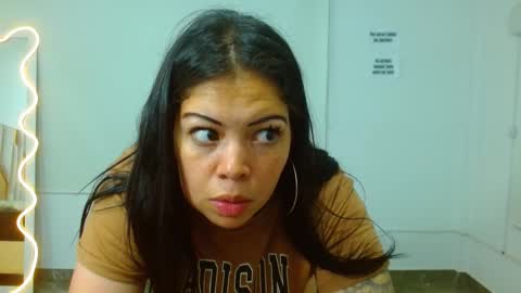 Snapshot of martina_tay chatting on March 10, 6:49 am Hey im martina online show from March 10, 6:49 am