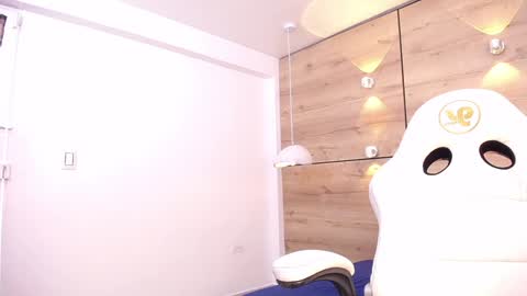 Snapshot of martina_touss chatting on February 2, 5:59 pm martina touss online show from February 2, 5:59 pm
