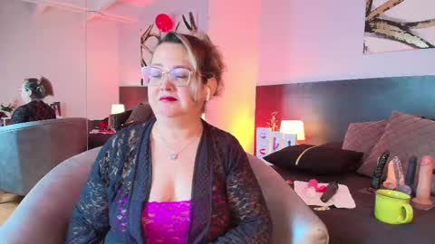 Martina Caicedo online show from February 25, 1:00 pm