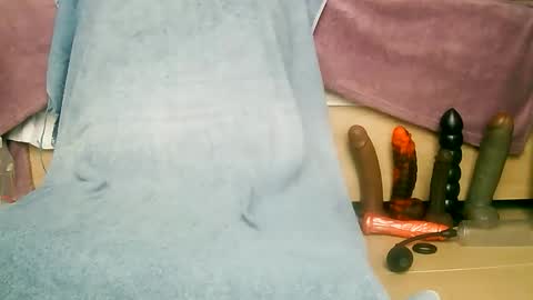 Play with me I obey I promise  online show from March 29, 1:24 pm