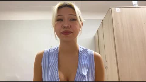Snapshot of marvatalboti chatting on September 19, 2:27 am Sophie online show from September 19, 2:27 am