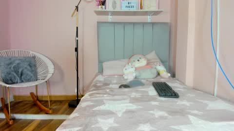 Snapshot of mary_cute9 chatting on September 13, 12:18 pm mary_cute9 online show from September 13, 12:18 pm