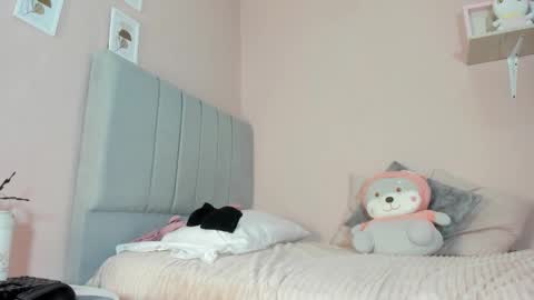 mary_cute9 online show from October 8, 12:33 pm