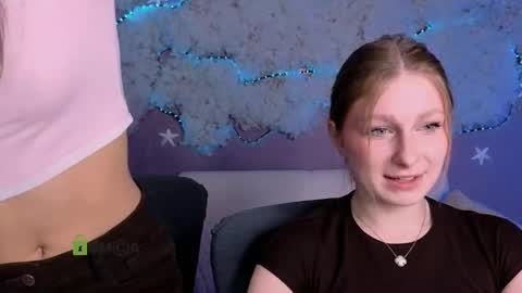 Mary online show from April 1, 7:11 pm