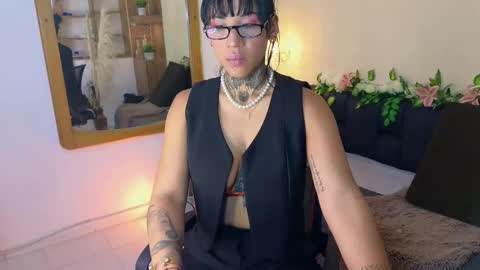 M A R Y online show from October 12, 2:09 pm