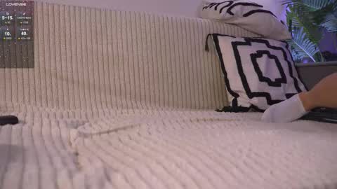 Im Emily my private is open for youmy panties are already waiting for you to wet them online show from November 4, 11:33 am