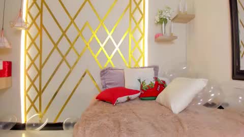   online show from December 22, 12:34 pm