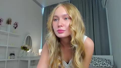 Hannah 3 online show from September 19, 10:41 am