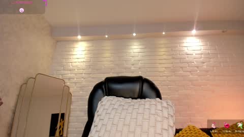 Snapshot of marylewis_ chatting on February 7, 6:02 pm Mary online show from February 7, 6:02 pm