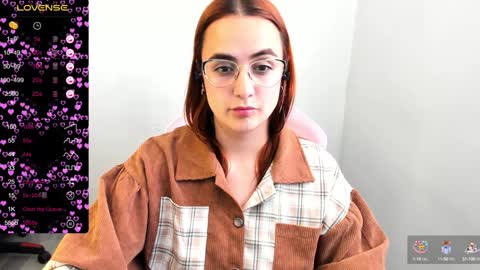 Dulce Maria online show from February 6, 10:53 pm