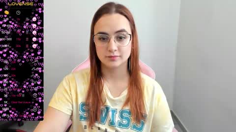 Dulce Maria online show from February 26, 5:00 pm