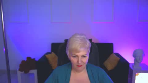 Snapshot of marymogan chatting on September 12, 9:11 am marymogan online show from September 12, 9:11 am