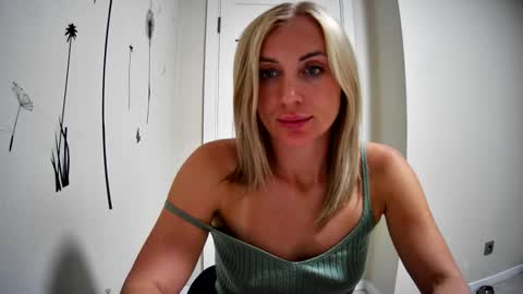 maryyemm online show from October 6, 8:04 pm