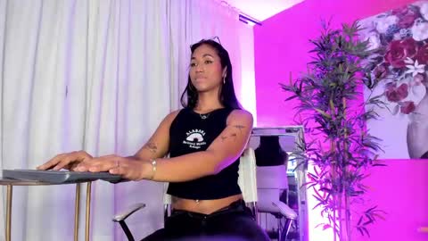 massielhot online show from May 22, 9:54 pm