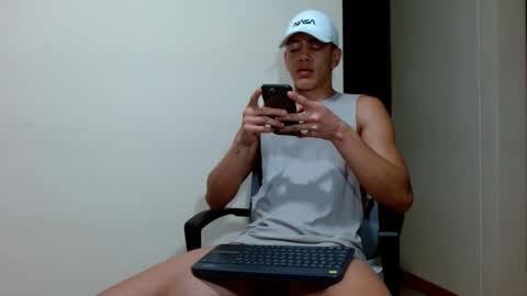 Snapshot of master_cossio chatting on February 20, 1:25 am Ethan Cossio online show from February 20, 1:25 am