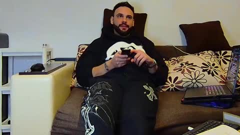 Snapshot of master_roberto333 chatting on February 20, 5:52 pm SIR online show from February 20, 5:52 pm
