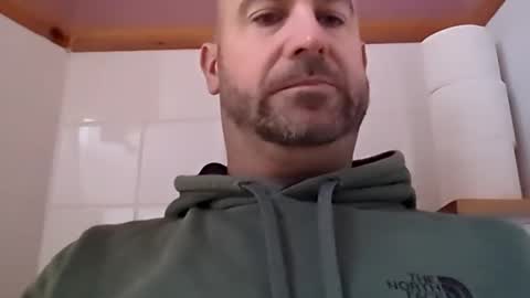 Snapshot of masterclass69er chatting on December 4, 8:39 am Bob online show from December 4, 8:39 am