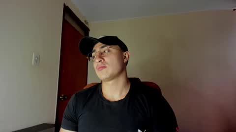 Snapshot of masterfiterotic chatting on February 13, 10:33 pm masterfiterotic online show from February 13, 10:33 pm