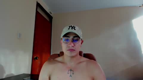 Snapshot of masterfiterotic chatting on February 1, 9:29 pm masterfiterotic online show from February 1, 9:29 pm