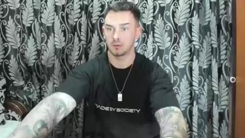 Snapshot of mastermusclejon chatting on January 1, 8:26 pm Jon online show from January 1, 8:26 pm