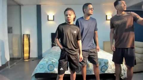 Team Cris Darwin- Fernando- Stiven- David online show from February 23, 11:44 am