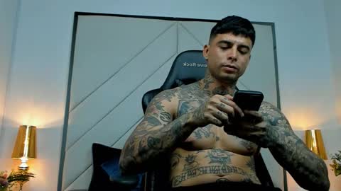 mateo_dilucajs1 online show from January 7, 9:20 pm