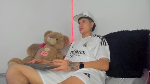 mateo_escobar online show from October 18, 4:38 am