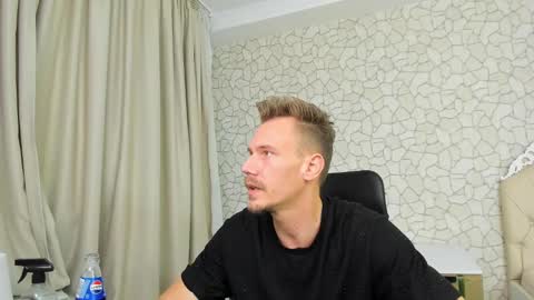 Snapshot of mateobenjamin chatting on December 19, 8:44 pm MateoBenjamin online show from December 19, 8:44 pm