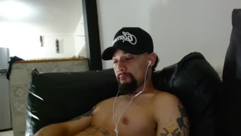 Snapshot of mathew444 chatting on January 26, 10:13 pm STRURIBE ON INSTAGRAM online show from January 26, 10:13 pm