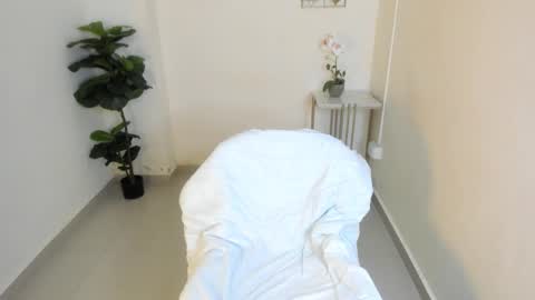 Mathilde  online show from November 10, 4:04 am