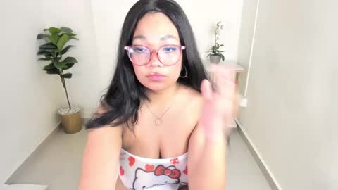 Snapshot of mathilde_lina chatting on September 15, 4:03 am Mathilde online show from September 15, 4:03 am