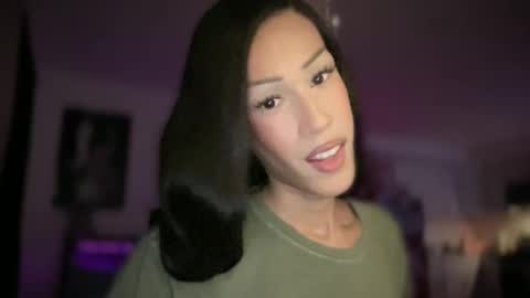 MOLLY MILLS online show from September 29, 1:59 am