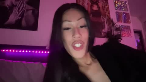 MOLLY MILLS online show from November 30, 7:37 am