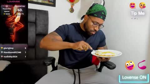 matt rodriguez92 online show from March 11, 10:40 am