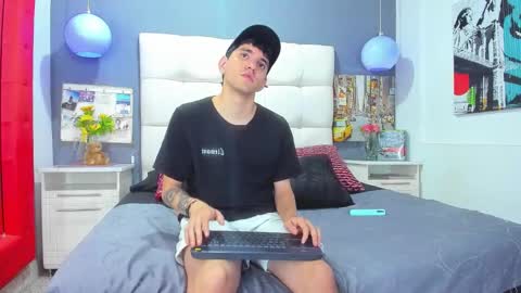 ---Matteo--- online show from October 26, 5:08 am