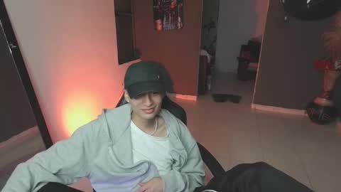 Snapshot of mattias_dantee chatting on February 17, 10:49 pm mattias online show from February 17, 10:49 pm